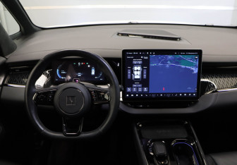 Подержанный автомобиль Zeekr 009 2023 года (8 фото)