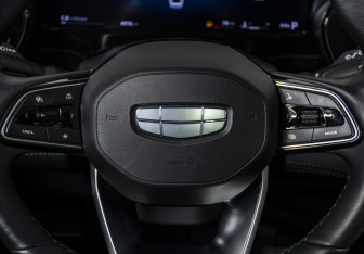 Подержанный автомобиль Geely Monjaro 2025 года (11 фото)