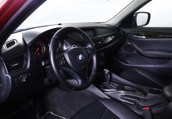 Подержанный автомобиль BMW X1 2010 года (15 фото)