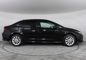 Подержанный автомобиль Toyota Corolla Sedan 2019 года (4 фото)