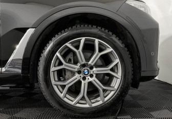Подержанный автомобиль BMW X7 2019 года (7 фото)