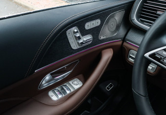 Подержанный автомобиль Mercedes-Benz GLE 2025 года (29 фото)