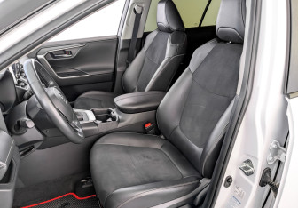 Подержанный автомобиль Toyota RAV4 2021 года (20 фото)