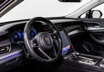 Подержанный автомобиль Hongqi H5 2023 года (12 фото)