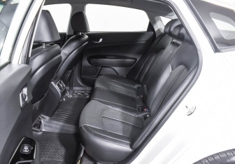 Подержанный автомобиль Kia Optima Sedan 2017 года (15 фото)