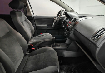 Подержанный автомобиль Volkswagen Polo Hatchback 2008 года (9 фото)
