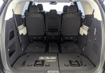 Подержанный автомобиль Kia Carnival 2021 года (10 фото)