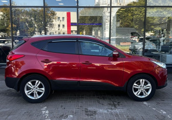 Подержанный автомобиль Hyundai ix35 2010 года (4 фото)