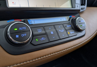 Подержанный автомобиль Toyota RAV4 2018 года (26 фото)