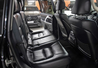 Подержанный автомобиль Toyota Land Cruiser Suv 2015 года (12 фото)