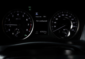 Подержанный автомобиль Toyota Alphard 2018 года (11 фото)