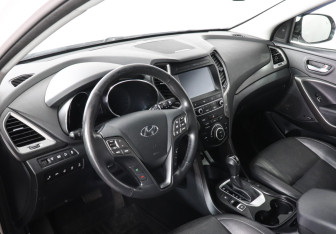 Подержанный автомобиль Hyundai Santa Fe 2016 года (8 фото)