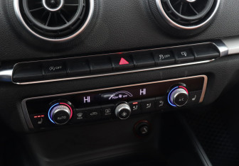 Подержанный автомобиль Audi A3 Sedan 2014 года (10 фото)