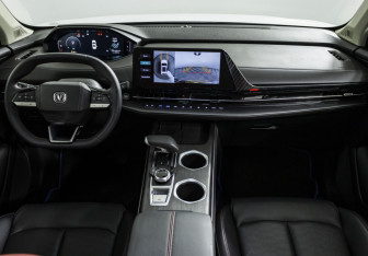 Подержанный автомобиль Changan UNI-S 2024 года (12 фото)