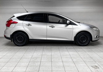 Подержанный автомобиль Ford Focus Hatchback 2011 года (4 фото)