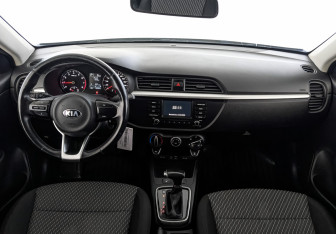 Подержанный автомобиль Kia Rio Sedan 2017 года (14 фото)