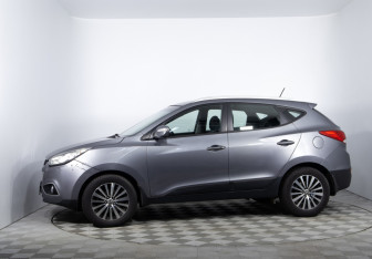 Подержанный автомобиль Hyundai ix35 2011 года (8 фото)