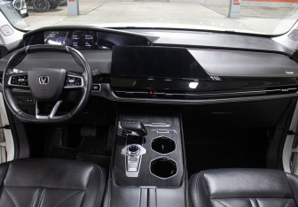 Подержанный автомобиль Changan UNI-K 2023 года (13 фото)