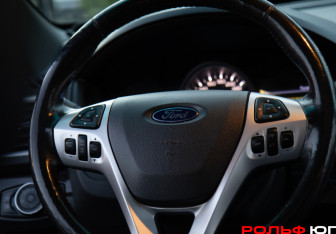 Подержанный автомобиль Ford Explorer 2013 года (14 фото)