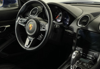 Подержанный автомобиль Porsche Cayman 2021 года (8 фото)