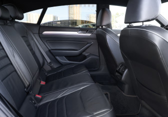 Подержанный автомобиль Volkswagen Arteon 2018 года (12 фото)