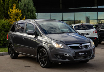 Подержанный автомобиль Opel Zafira Compactvan 2011 года (2 фото)