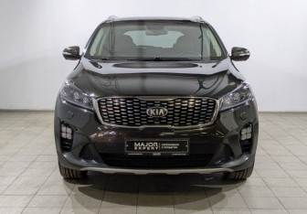 Подержанный автомобиль Kia Sorento 2018 года (8 фото)
