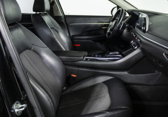 Подержанный автомобиль Hyundai Sonata 2020 года (10 фото)