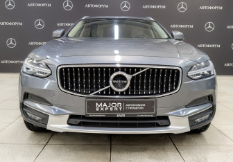 Подержанный автомобиль Volvo V90 Cross Country 2019 года (2 фото)