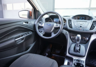 Подержанный автомобиль Ford Kuga 2013 года (13 фото)