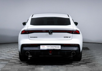 Подержанный автомобиль Changan UNI-V 2022 года (6 фото)