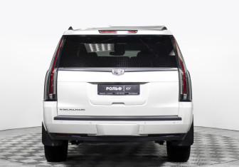 Подержанный автомобиль Cadillac Escalade Suv 2015 года (6 фото)