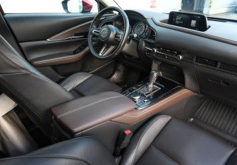 Подержанный автомобиль Mazda CX-30 2021 года (10 фото)
