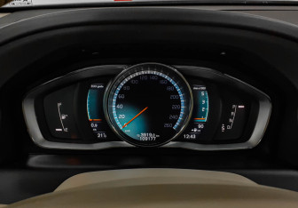 Подержанный автомобиль Volvo XC60 2015 года (12 фото)