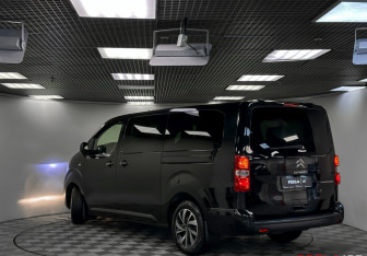 Подержанный автомобиль Citroen SpaceTourer 2018 года (23 фото)