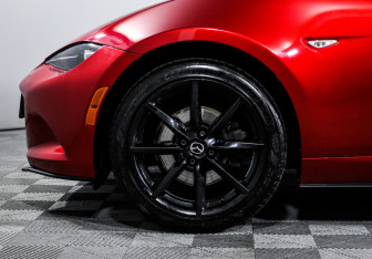Подержанный автомобиль Mazda MX-5 2017 года (12 фото)