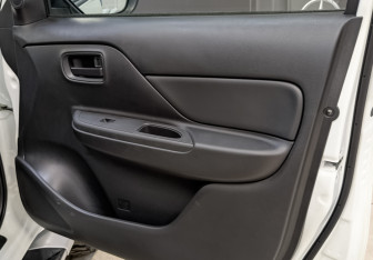 Подержанный автомобиль Mitsubishi L200 2022 года (24 фото)