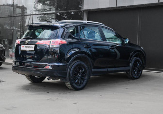 Подержанный автомобиль Toyota RAV4 2017 года (4 фото)