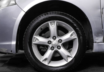 Подержанный автомобиль Mitsubishi Grandis 2008 года (24 фото)