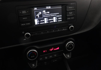 Подержанный автомобиль Kia Rio Hatchback 2020 года (13 фото)