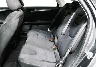 Подержанный автомобиль Ford Mondeo Sedan 2015 года (12 фото)