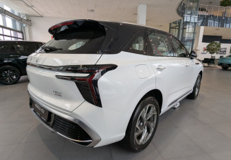 Новый Hongqi HS3 2025 (2 фото)