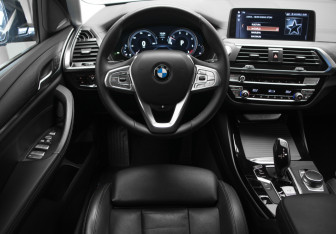 Подержанный автомобиль BMW X3 2017 года (9 фото)
