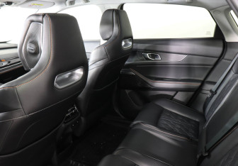 Подержанный автомобиль Changan UNI-K 2023 года (12 фото)