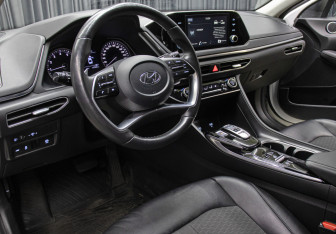 Подержанный автомобиль Hyundai Sonata 2021 года (16 фото)