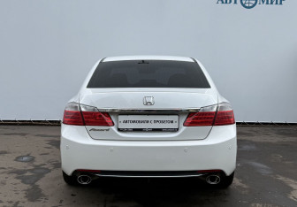 Подержанный автомобиль Honda Accord Sedan 2013 года (6 фото)