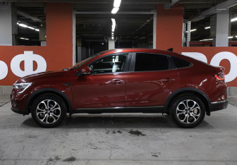 Подержанный автомобиль Renault Arkana 2019 года (8 фото)