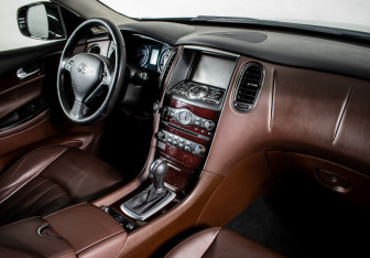 Подержанный автомобиль Infiniti QX50 2016 года (11 фото)