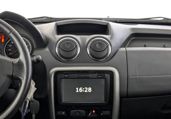 Подержанный автомобиль Renault Duster 2015 года (17 фото)