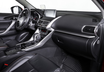 Подержанный автомобиль Mitsubishi Eclipse Cross 2019 года (10 фото)